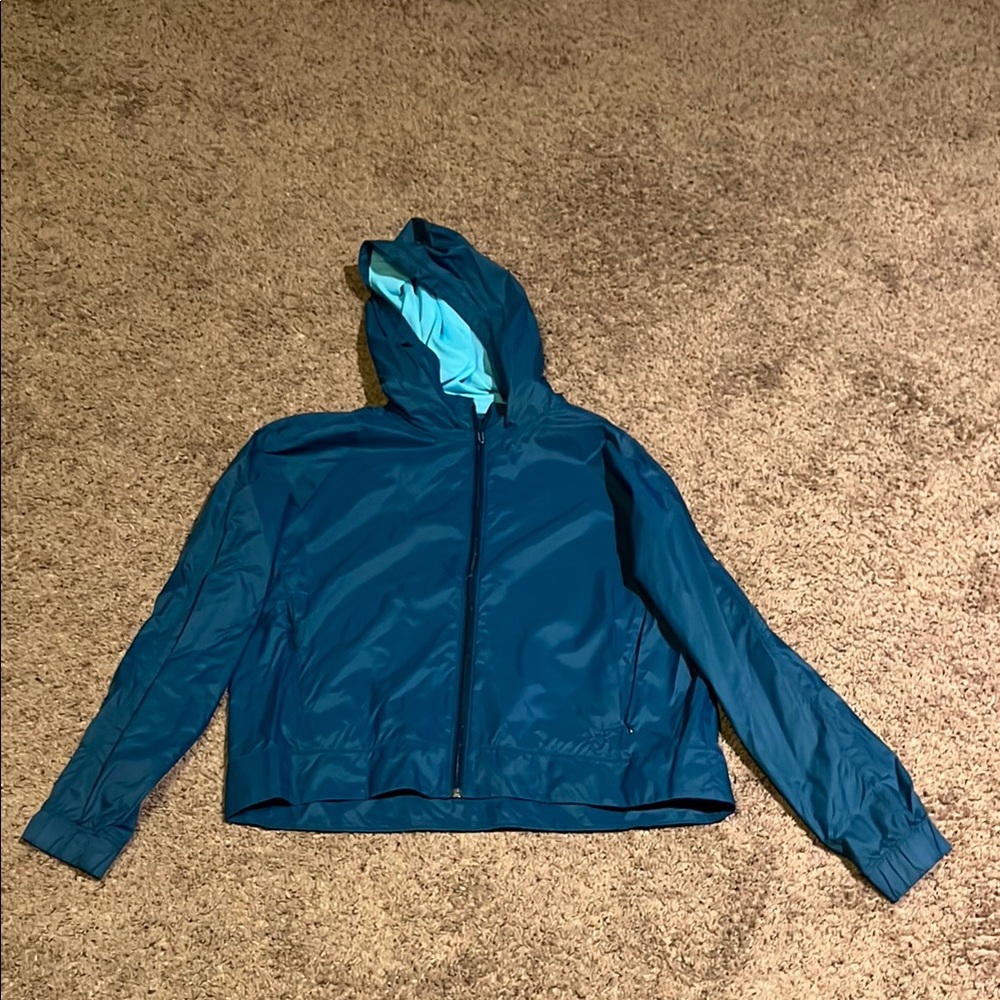 Under armor rain coat. Size medium.